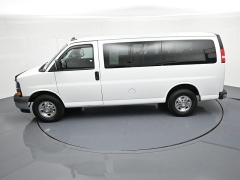 Used 2018  Chevrolet Express Wagon 3500 Wagon LT at Landmark Auto Credit Center near springfield&comma; IL