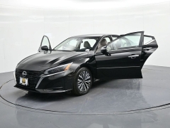 Used 2024  Nissan Altima 2&period;5 SV Sedan at Landmark Auto Credit Center near springfield&comma; IL