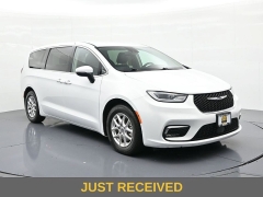 Used 2023  Chrysler Pacifica Touring L FWD at Landmark Auto Credit Center near springfield&comma; IL