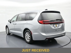 Used 2024  Chrysler Pacifica Touring L FWD at Landmark Auto Credit Center near springfield&comma; IL