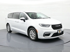 Used 2023  Chrysler Pacifica Touring L FWD at Landmark Auto Credit Center near springfield&comma; IL