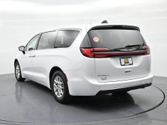 Used 2024  Chrysler Pacifica Touring L FWD at Landmark Auto Credit Center near springfield&comma; IL