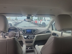 Used 2017  Chrysler Pacifica Touring-L FWD at Landmark Auto Credit Center near springfield&comma; IL