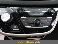 Used 2024  Chrysler Pacifica Touring L FWD at Landmark Auto Credit Center near springfield&comma; IL