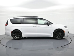 Used 2025  Chrysler Pacifica Limited FWD at Landmark Auto Credit Center near springfield&comma; IL