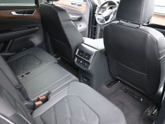 Used 2025  Volkswagen Atlas 2&period;0T SE w&sol;Technology FWD at Landmark Auto Credit Center near springfield&comma; IL