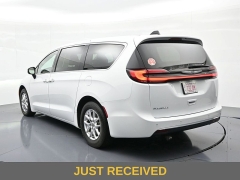 Used 2023  Chrysler Pacifica Touring L FWD at Landmark Auto Credit Center near springfield&comma; IL