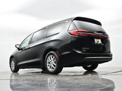 Used 2024  Chrysler Pacifica Touring L FWD at Landmark Auto Credit Center near springfield&comma; IL