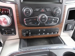 Used 2016  Ram 1500 4WD Crew Cab Laramie at Landmark Auto Credit Center near springfield&comma; IL