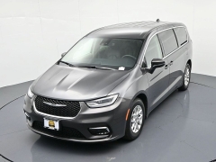 Used 2023  Chrysler Pacifica Touring L FWD at Landmark Auto Credit Center near springfield&comma; IL