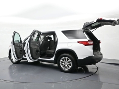 Used 2021  Chevrolet Traverse AWD 4dr LS w&sol;1FL at Landmark Auto Credit Center near springfield&comma; IL