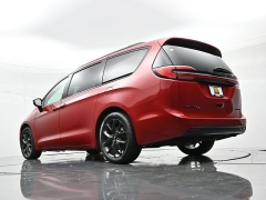 Used 2025  Chrysler Pacifica Limited FWD at Landmark Auto Credit Center near springfield&comma; IL