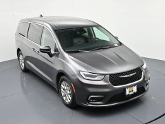 Used 2023  Chrysler Pacifica Touring L FWD at Landmark Auto Credit Center near springfield&comma; IL