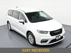 Used 2023  Chrysler Pacifica Touring L FWD at Landmark Auto Credit Center near springfield&comma; IL