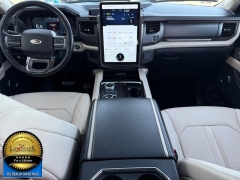 Used 2022  Ford Expedition Platinum 4x4 at Landmark Auto Credit Center near springfield&comma; IL