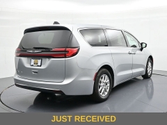 Used 2024  Chrysler Pacifica Touring L FWD at Landmark Auto Credit Center near springfield&comma; IL