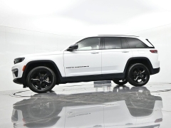 Used 2023  Jeep Grand Cherokee Limited 4x4 at Landmark Auto Credit Center near springfield&comma; IL