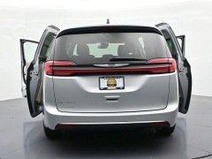 Used 2024  Chrysler Pacifica Touring L FWD at Landmark Auto Credit Center near springfield&comma; IL