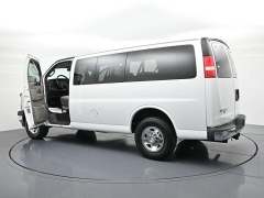 Used 2018  Chevrolet Express Wagon 3500 Wagon LT at Landmark Auto Credit Center near springfield&comma; IL