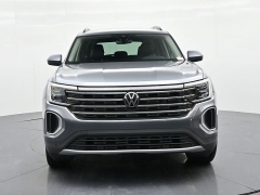 Used 2025  Volkswagen Atlas 2&period;0T SE w&sol;Technology FWD at Landmark Auto Credit Center near springfield&comma; IL