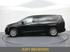 Used 2024  Chrysler Pacifica Touring L FWD at Landmark Auto Credit Center near springfield&comma; IL