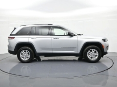 Used 2023  Jeep Grand Cherokee Laredo 4x4 at Landmark Auto Credit Center near springfield&comma; IL