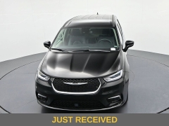 Used 2024  Chrysler Pacifica Touring L FWD at Landmark Auto Credit Center near springfield&comma; IL