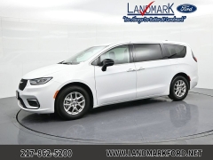 Used 2024  Chrysler Pacifica Touring L FWD at Landmark Auto Credit Center near springfield&comma; IL