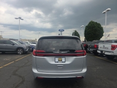 Used 2024  Chrysler Pacifica Touring L FWD at Landmark Auto Credit Center near springfield&comma; IL