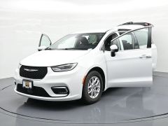 Used 2023  Chrysler Pacifica Touring L FWD at Landmark Auto Credit Center near springfield&comma; IL