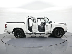 Used 2022  Nissan Frontier Crew Cab 4x4 SV Auto at Landmark Auto Credit Center near springfield&comma; IL