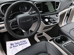 Used 2024  Chrysler Pacifica Touring L FWD at Landmark Auto Credit Center near springfield&comma; IL