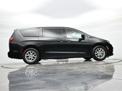 Used 2024  Chrysler Pacifica Touring L FWD at Landmark Auto Credit Center near springfield&comma; IL