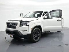 Used 2022  Nissan Frontier Crew Cab 4x4 SV Auto at Landmark Auto Credit Center near springfield&comma; IL