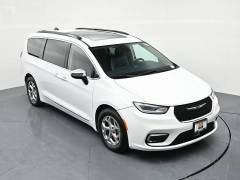 Used 2023  Chrysler Pacifica Limited FWD at Landmark Auto Credit Center near springfield&comma; IL