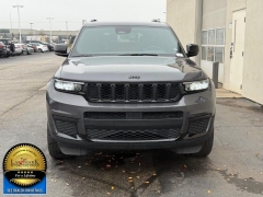 Used 2023  Jeep Grand Cherokee L Altitude 4x4 at Landmark Auto Credit Center near springfield&comma; IL