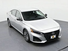 Used 2024  Nissan Altima 2&period;5 SV Sedan at Landmark Auto Credit Center near springfield&comma; IL