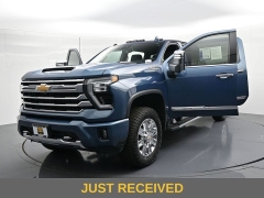 Used 2024  Chevrolet Silverado 3500HD 4WD Crew Cab 159" High Country Dsl at Landmark Auto Credit Center near springfield&comma; IL