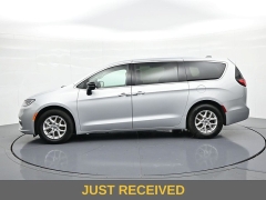 Used 2024  Chrysler Pacifica Touring L FWD at Landmark Auto Credit Center near springfield&comma; IL