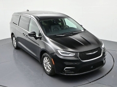 Used 2024  Chrysler Pacifica Touring L FWD at Landmark Auto Credit Center near springfield&comma; IL