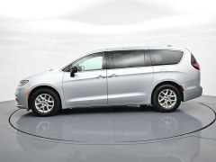Used 2024  Chrysler Pacifica Touring L FWD at Landmark Auto Credit Center near springfield&comma; IL