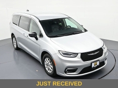 Used 2024  Chrysler Pacifica Touring L FWD at Landmark Auto Credit Center near springfield&comma; IL
