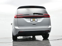 Used 2024  Chrysler Pacifica Touring L FWD at Landmark Auto Credit Center near springfield&comma; IL