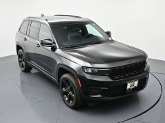 Used 2023  Jeep Grand Cherokee Altitude 4x4 at Landmark Auto Credit Center near springfield&comma; IL