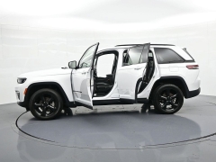 Used 2023  Jeep Grand Cherokee Limited 4x4 at Landmark Auto Credit Center near springfield&comma; IL