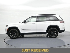 Used 2023  Jeep Grand Cherokee Limited 4x4 at Landmark Auto Credit Center near springfield&comma; IL