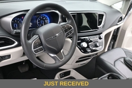 Used 2024  Chrysler Pacifica Touring L FWD at Landmark Auto Credit Center near springfield&comma; IL
