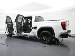 Used 2025  GMC Sierra 1500 4WD Crew Cab 147" SLT at Landmark Auto Credit Center near springfield&comma; IL