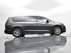 Used 2023  Chrysler Pacifica Touring L FWD at Landmark Auto Credit Center near springfield&comma; IL