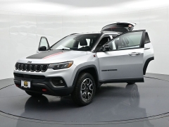 Used 2025  Jeep Compass Trailhawk 4x4 at Landmark Auto Credit Center near springfield&comma; IL